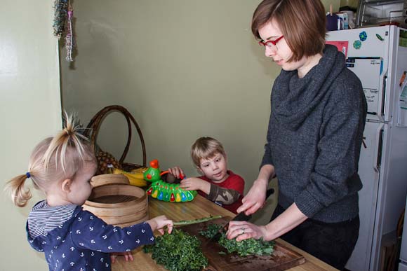 Steena Brown Chops while children Viggo and GloryAnne watch