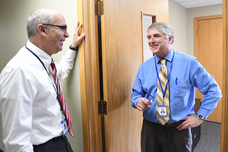 David Makled (left) chats with attorney Don Hammond.