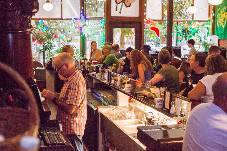 Even on a Tuesday night, O'Duffy's Pub draws a crowd who are happy to converse with friends, enjoy the music, food and drink, and soak up the pub's cheerful vibe.