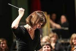 Anne Harrigan conducts the Battle Creek Symphony Orchestra.