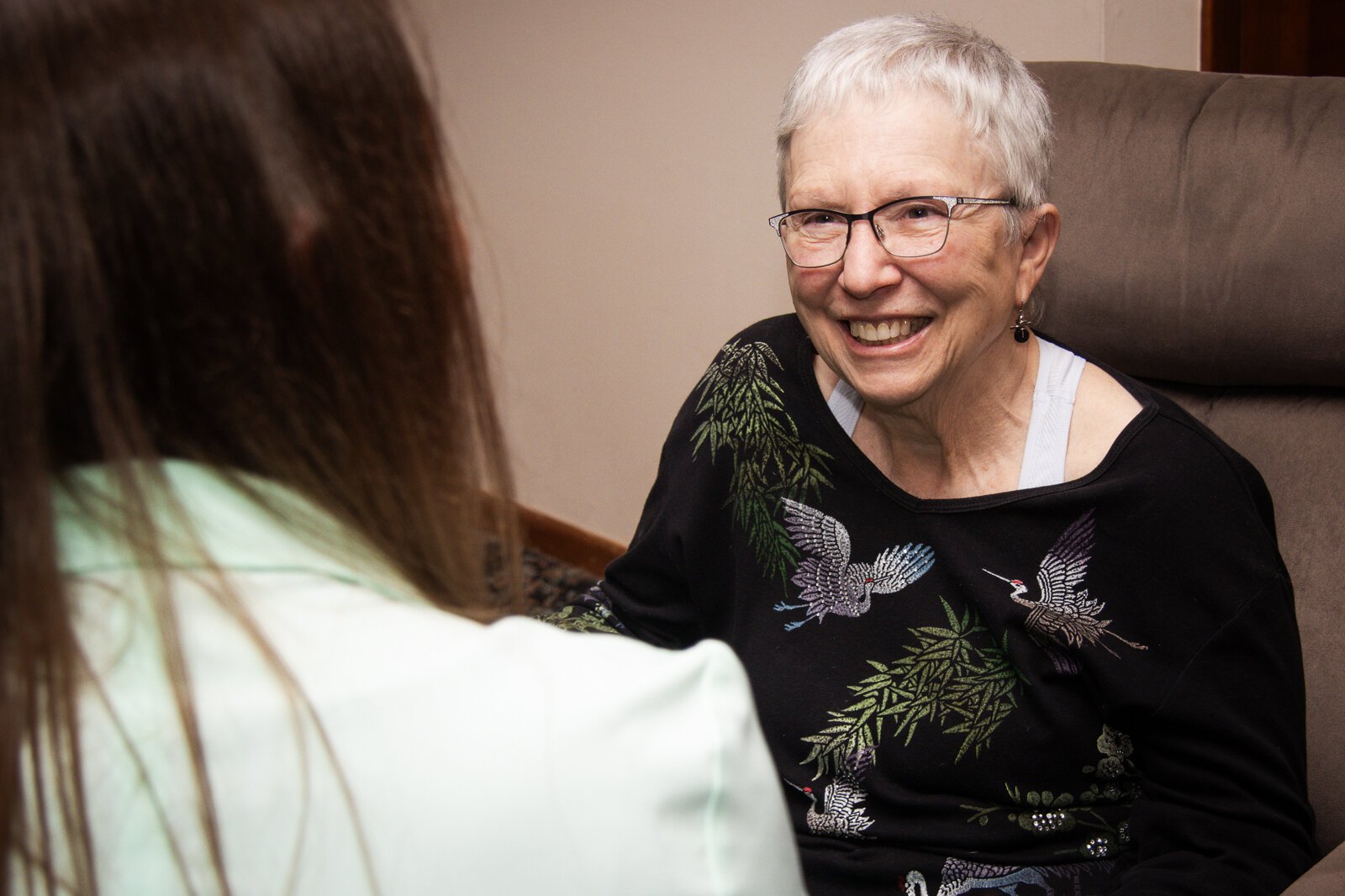 Lesa Jordan talks to Sheyenne Cole (in foreground).