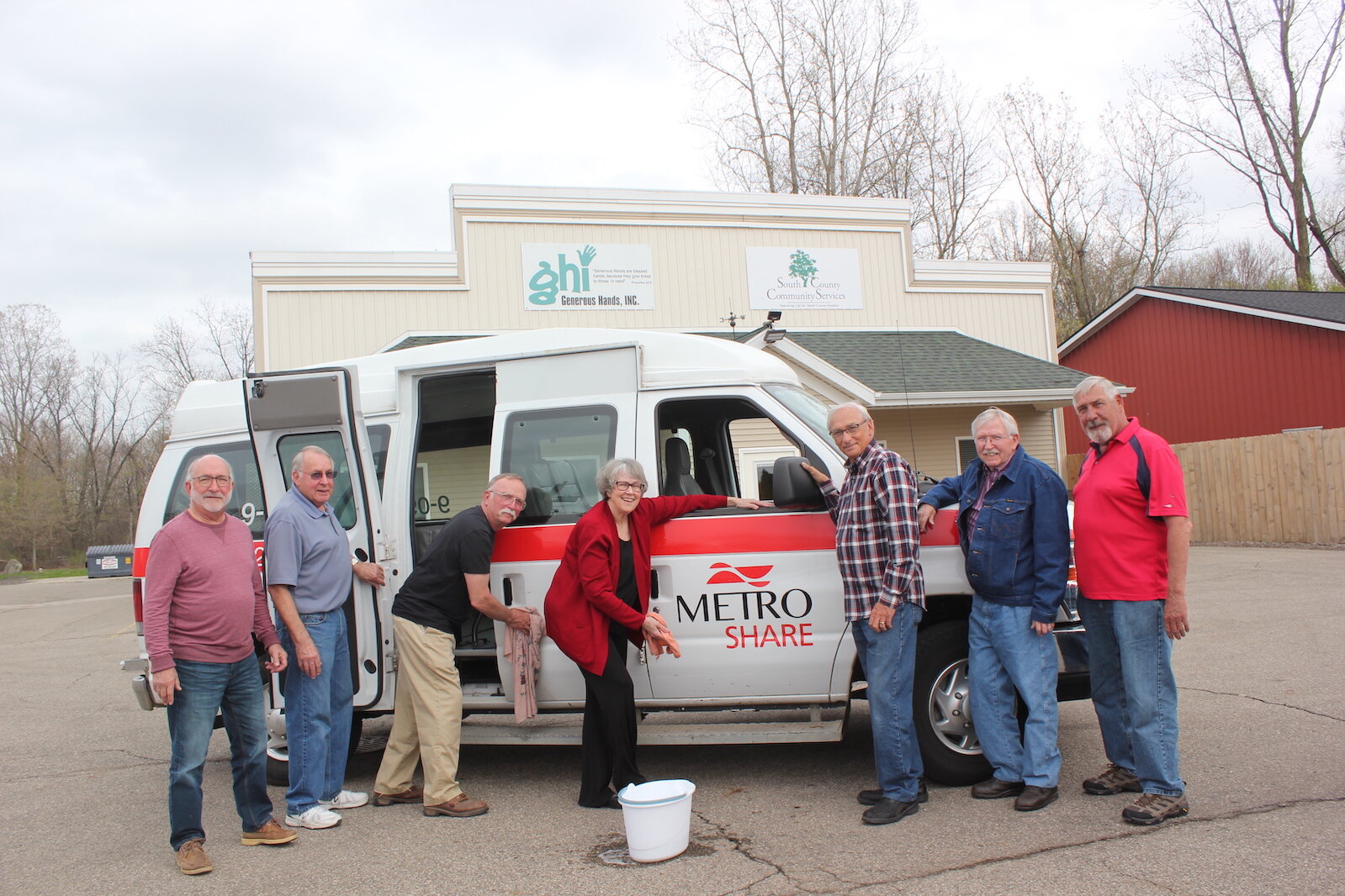 Metro Connect vans serve rural areas among other destinations. The team loves a clean van. They are Dave Carvell, Bill Hunt, Larry Forsyth, Danna Downing, Wes Bittenbender, Dale Holder, and Doug Vliek.